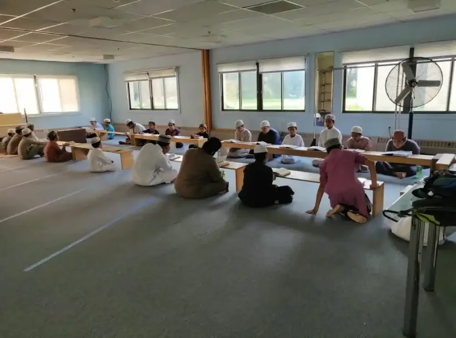 Students engaged in Qur’an learning at Rahima Aziz Foundation